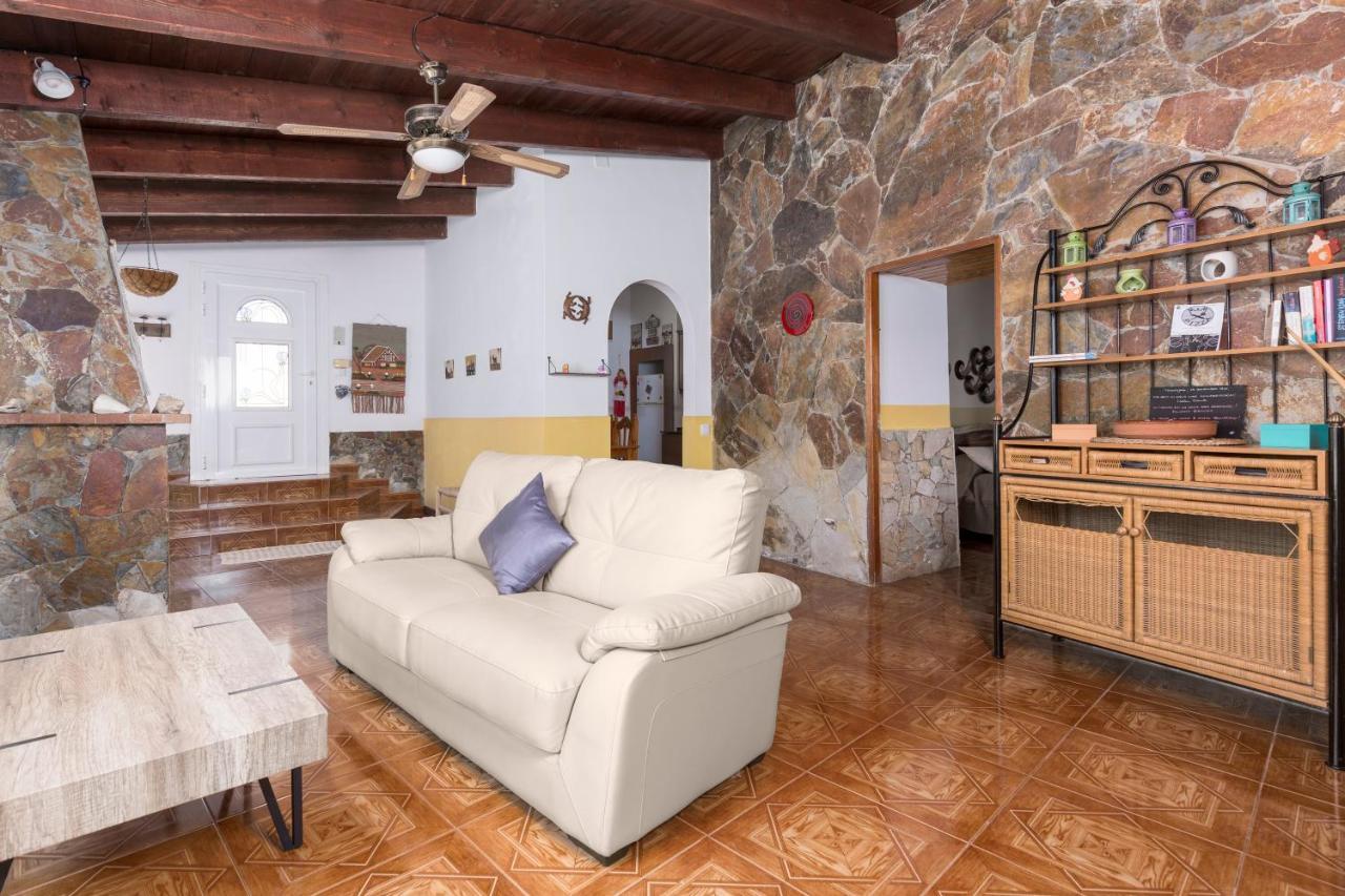 Home2Book Quiet Villa With Private Pool Triquivijate ภายนอก รูปภาพ