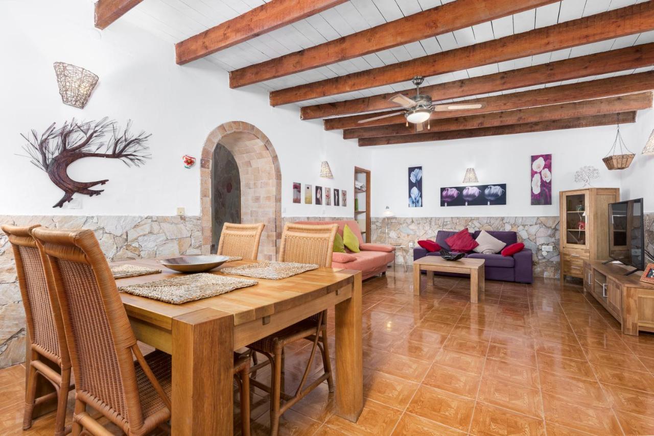 Home2Book Quiet Villa With Private Pool Triquivijate ภายนอก รูปภาพ