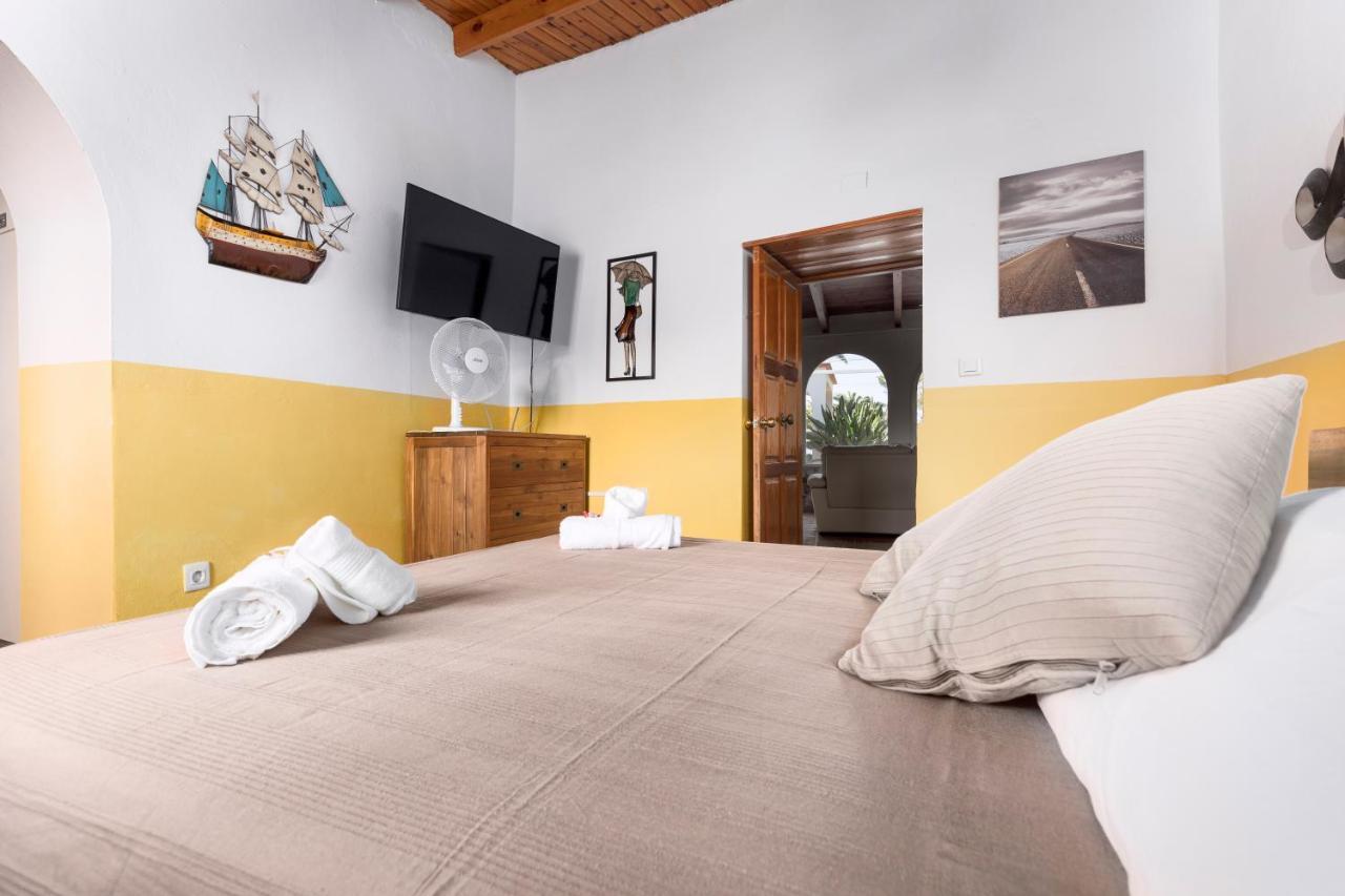 Home2Book Quiet Villa With Private Pool Triquivijate ภายนอก รูปภาพ